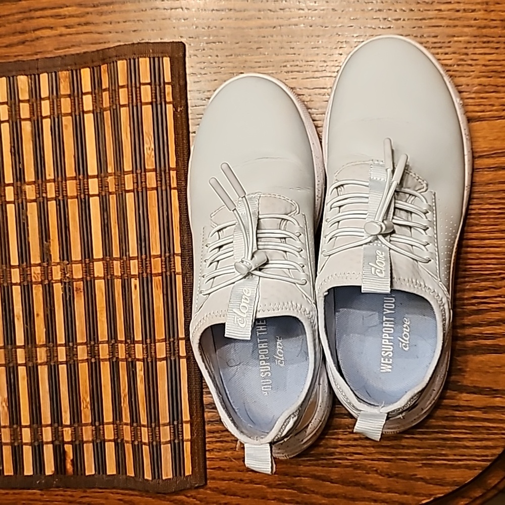 Clove blue 2022 limited edition shoes, size 7.5